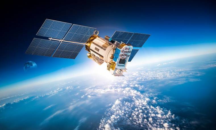 satellite autour de la terre (crédit photo : Adobe Stock /  )