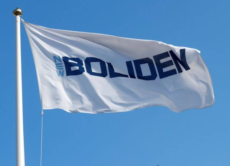 Photo d'archives: Le drapeau de la société Boliden flotte à côté de la mine de Garpenberg