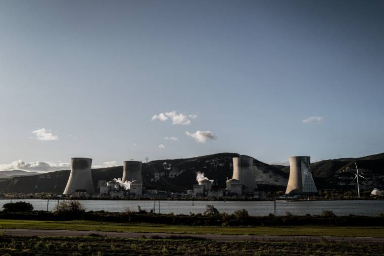 Une centrale nucléaire française.  ( AFP / JEFF PACHOUD )