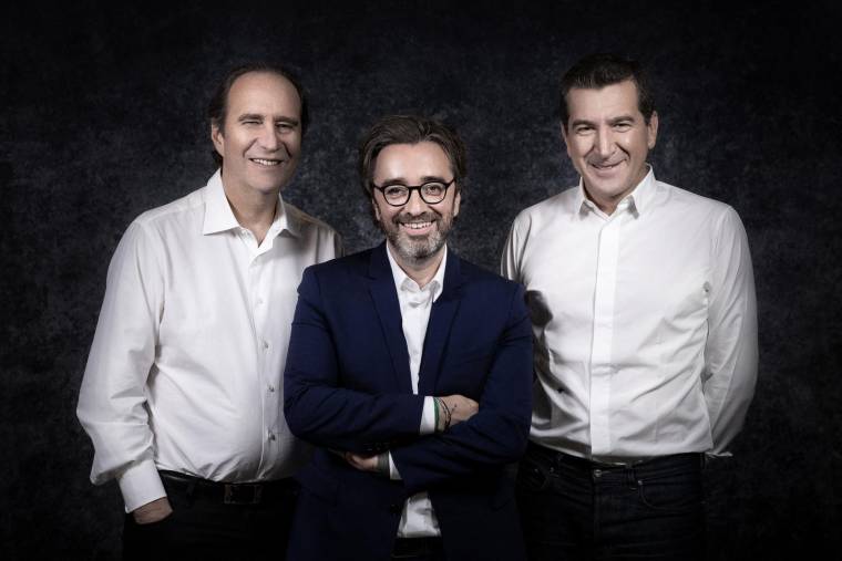 Xavier Niel, Pierre-Antoine Capton et Matthieu Pigasse, fondateurs de Mediawan, le 19 juin 2020 à Paris. ( AFP / JOEL SAGET )