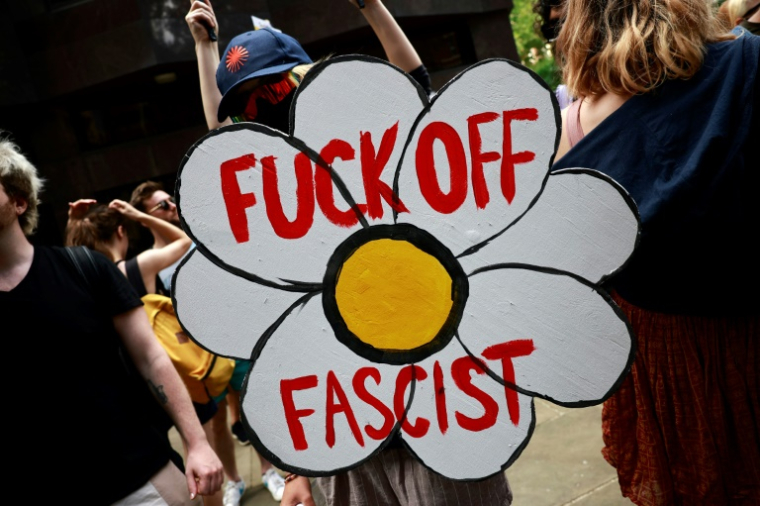 Manifestation antiraciste à Londres devant le siège du parti d'extrême droite Reform UK, le 10 août 2024 ( AFP / BENJAMIN CREMEL )