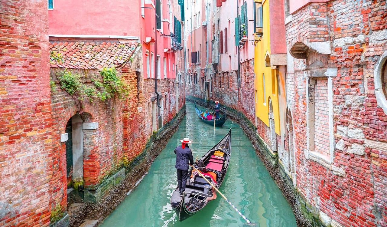 (Crédits photo : Adobe Stock - Ville historique de Venise avec son canal et ses gondoles, payante dès le 26 avril pour les touristes journaliers)