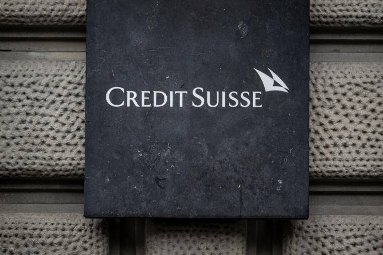 Depuis deux ans, la deuxième banque suisse va de déboire en déboire ( AFP / Fabrice COFFRINI )