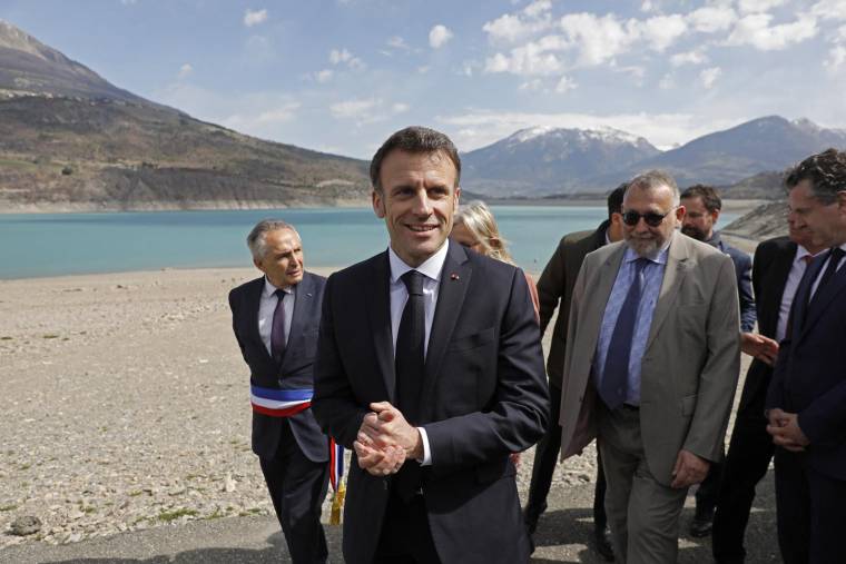 Emmanuel Macron à Savines-Le-Lac le 30 mars ( POOL / SEBASTIEN NOGIER )