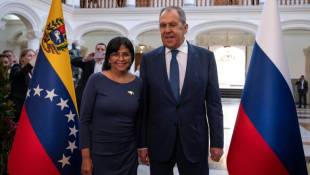 La vice-présidente du Venezuela, Delcy Rodriguez, et le ministre russe des Affaires étrangères, Sergueï Lavrov, à Caracas, le 20 février 2024 ( AFP / Gabriela Oraa )