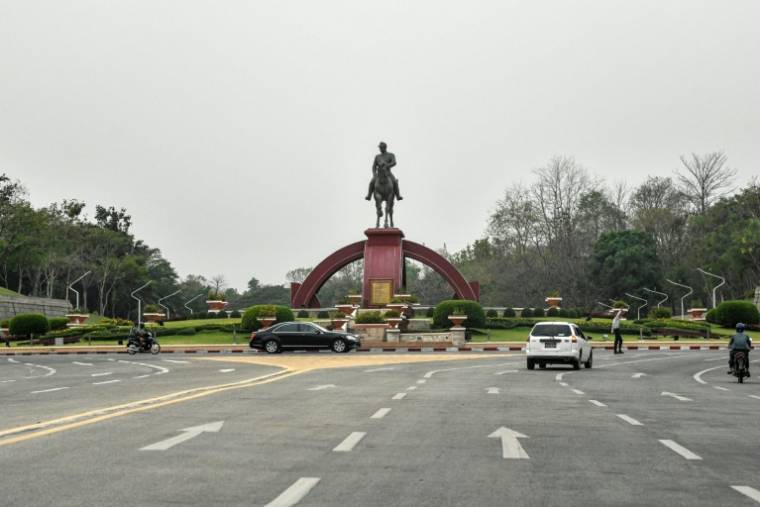 La statue du Général Aung San à Naypyidaw en Birmanie, le 26 mars 2024 ( AFP / STR )