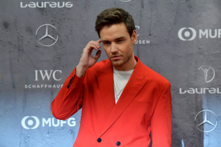 Des fans de Liam Payne réunis devant l'hôtel "Casa Sur" à Buenos Aires, le 16 octobre 2024  ( AFP / JUAN MABROMATA )