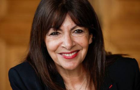 Anne Hidalgo, maire de Paris, participe à une interview à Paris