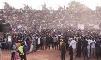 Tchad: le candidat à la présidentielle Masra arrive à un grand rassemblement de campagne