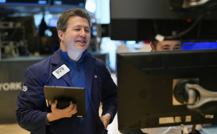 Un opérateur du New York Stock Exchange ( AFP / ANGELA WEISS )