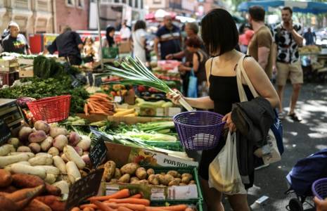 La hausse des prix alimentaires a enregistré un net coup de frein en septembre, contrebalancé toutefois par une accélération pour l'énergie ( AFP / Charly TRIBALLEAU )