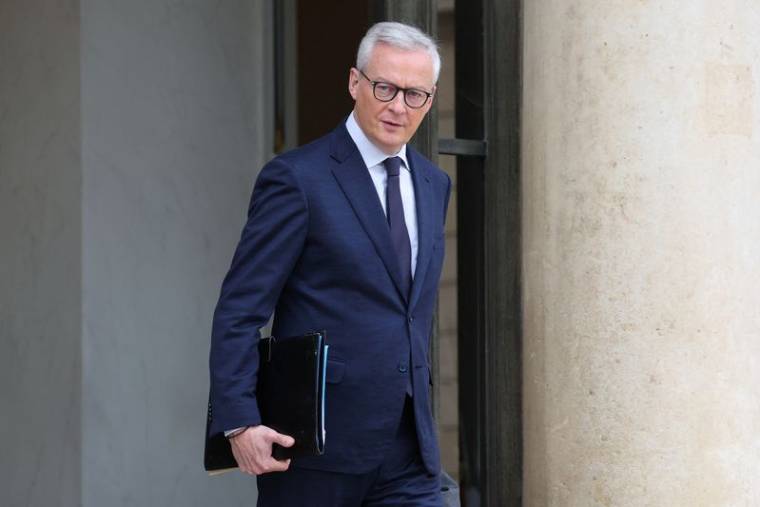Le ministre français de l'Économie, Bruno Le Maire, quitte le Palais de l'Élysée après la réunion hebdomadaire du gouvernement à Paris