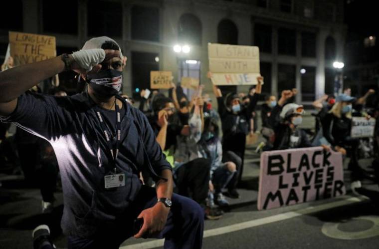 USA: NOUVELLES MANIFESTATIONS POUR DEMANDER UNE RÉFORME DE LA POLICE
