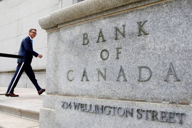 Tiff Macklem devant le bâtiment de la Banque du Canada