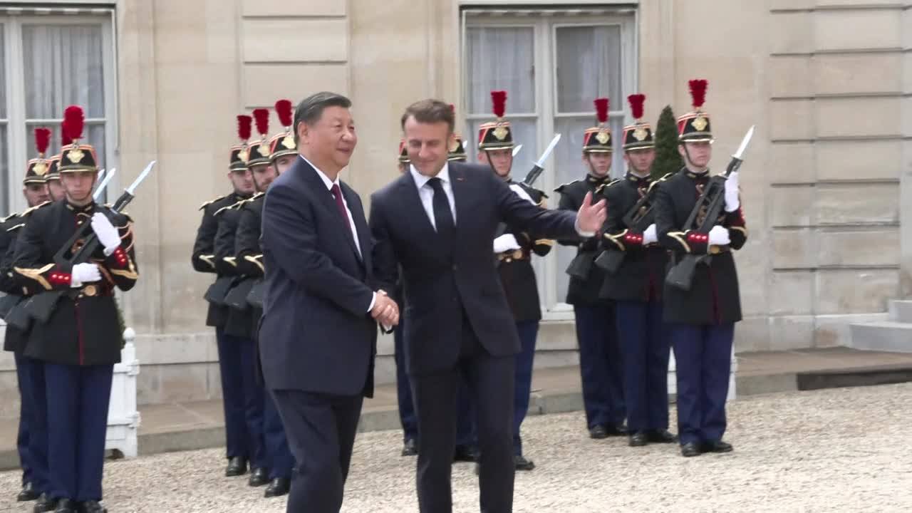 Arrivée du président chinois Xi Jinping à l'Elysée