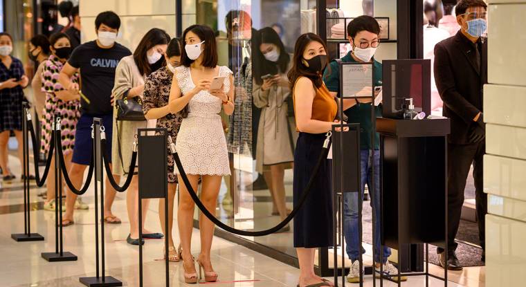 Tout juste déconfinés, les Thaïlandais se sont rués sur les boutiques de luxe à Bangkok. (© M. Antonov/ AFP)