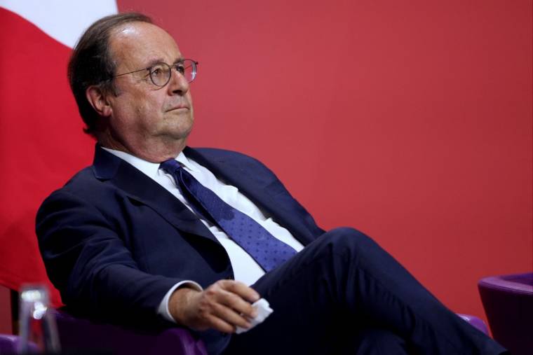 François Hollande, à Créteil, le 10 juin 2023 ( AFP / BEHROUZ MEHRI )