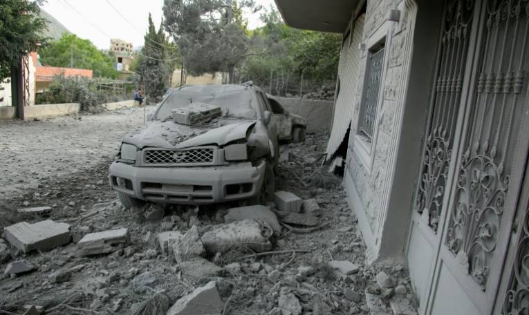 Destructions dans le village de Chebaa, dans le sud du Liban, après une frappe israélienne le 26 avril 2024 ( AFP / Rabih DAHER )