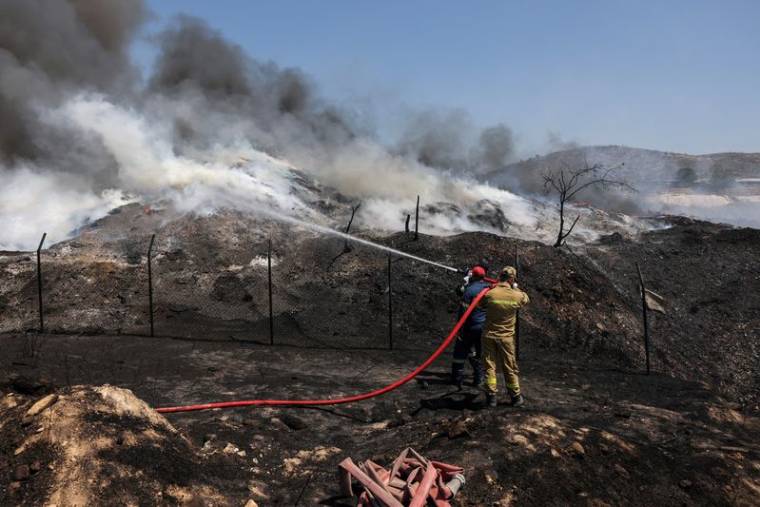 Un incendie brûle dans le centre de la Grèce