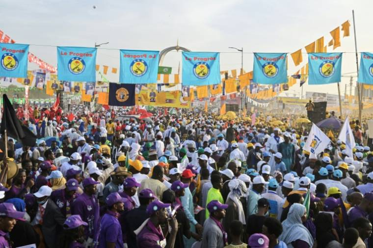 Des partisans du général tchadien Mahamat Idriss Déby Itno, le 4 mai 2024 à Moundou ( AFP / Issouf SANOGO )