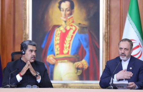 Le président vénézuélien, Nicolas Maduro (g), et le ministre iranien de la Défense, Aziz Nasirzadeh, lors d'une réunion à Caracas le 21 novembre 2024 ( Venezuelan Presidency / MARCELO GARCIA )