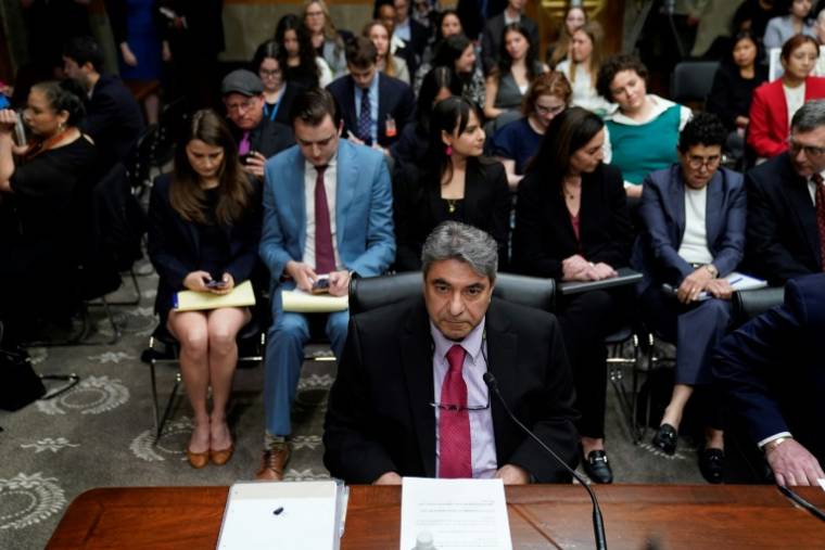 Sam Salehpour, ingénieur qualité chez Boeing, lors d'une audition devant une commission d'enquête du Sénat américain, le 17 avril 2024 à Washington ( AFP / Drew ANGERER )