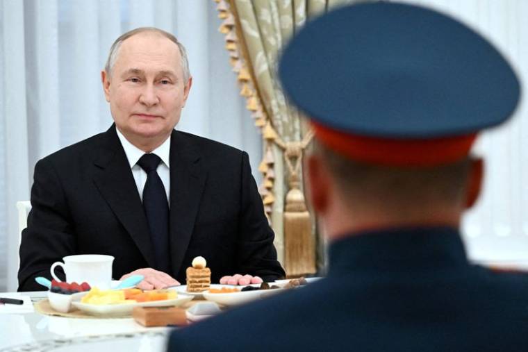 Le président russe Poutine rencontre des militaires impliqués dans le conflit russo-ukrainien, à Moscou