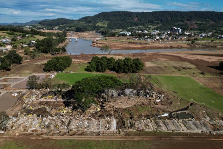 Vue aérienne de Granja Kunz, la ferme porcine détruite par les inondations de la rivière Forqueta, à Travesseiro, dans le Rio Grande do Sul State, au Brésil, le 21 mai 2024 ( AFP / Nelson ALMEIDA )