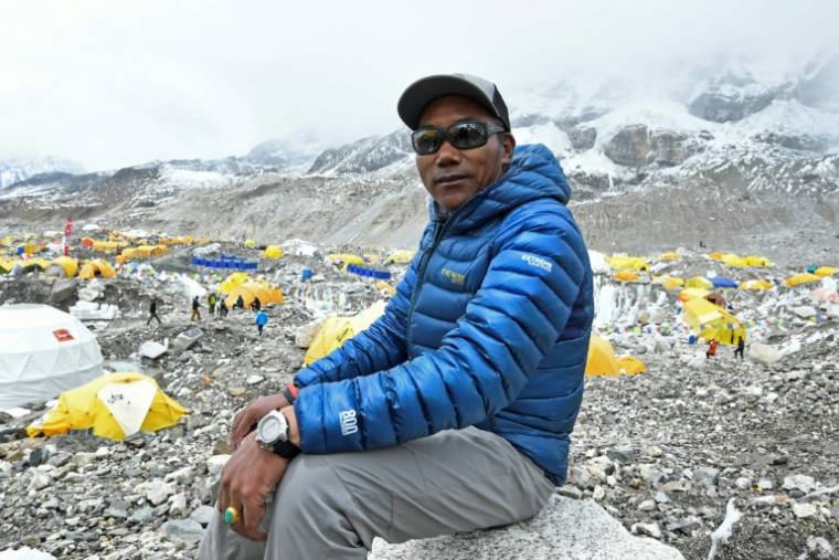 L'alpiniste népalais Kami Rita Sherpa sur le camp de base de l'Everest à Solukhumbu, au Népal, le 2 mai 2021 ( AFP / Prakash MATHEMA )
