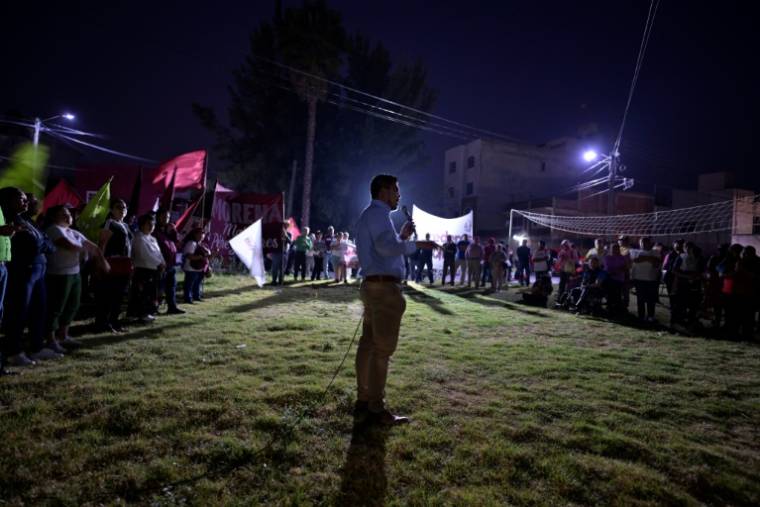 Le candidat du parti de gauche au pouvoir Morena, Mario Perez Flores, prend la parole lors d'un meeting à Maravatio, Michoacan, dans l'ouest du Mexique le 14 mai 2024 ( AFP / ALFREDO ESTRELLA )