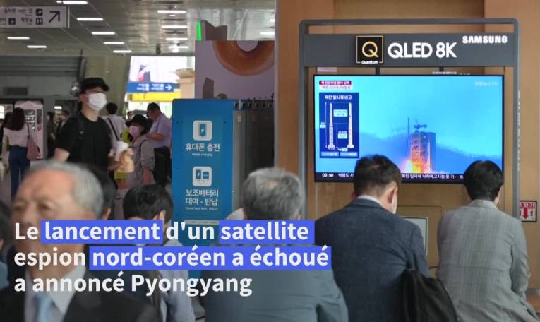 Des Sud-Coréens réagissent au lancement d'un satellite espion nord-coréen