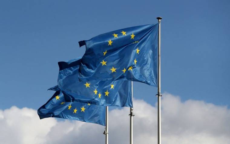 Les drapeaux de l'Union européenne devant le siège de la Commission européenne