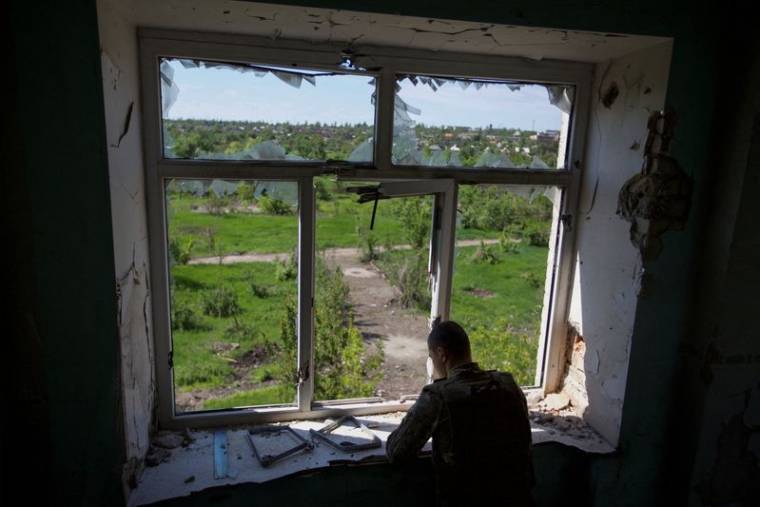 LA RUSSIE AVANCE DANS LE DONBASS ; L'UKRAINE RÉCLAME DES ARMES DE LONGUE PORTÉE