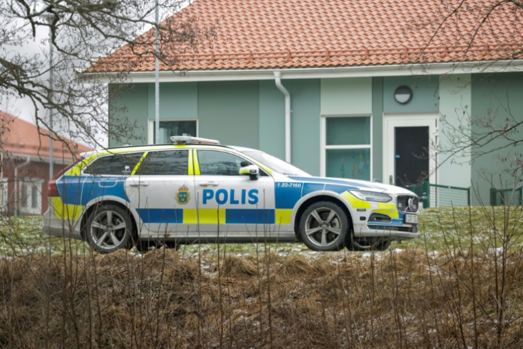 Une voiture de police près d'une école à Orebro en Suède, le 4 février 2025 ( TT NEWS AGENCY / Kicki NILSSON )