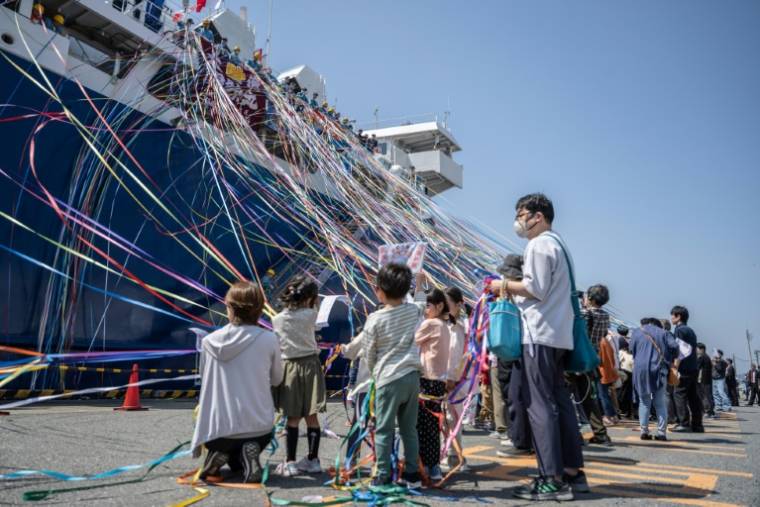 Le nouveau baleinier japonais Kangei Maru avant sa première campagne en mer, le 21 mai 2024 à Shimonoseki, au Japon ( AFP / Yuichi YAMAZAKI )