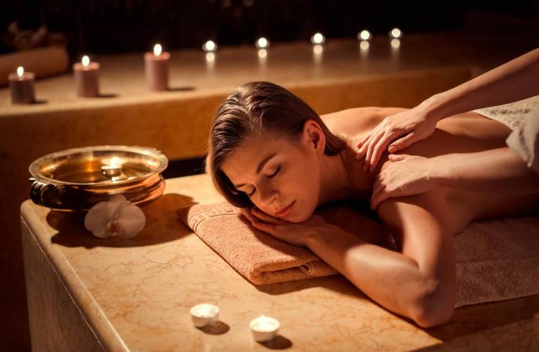 Les hôtels de luxe s’associent aux grandes marques de cosmétiques pour créer leur spa. ( crédit photo : Shutterstock )