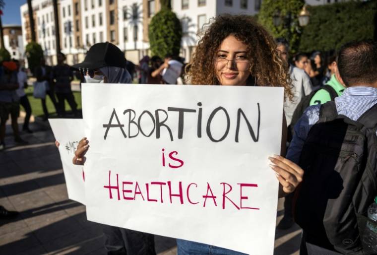 Manifestation pour le droit à l'avortement à Rabat, le 28 septembre 2022, après la mort d'une jeune fille de 14 ans lors d'une Interruption volontaire de grossesse (IVG) clandestine ( AFP / FADEL SENNA )