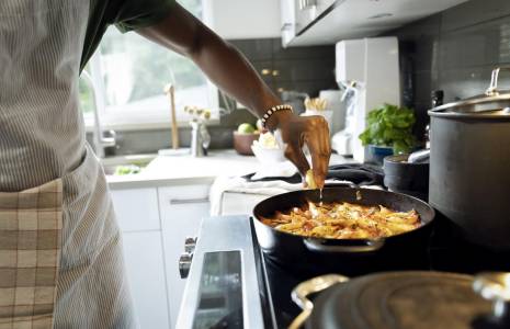 Voici quelques astuces pour faire baisser vos factures en réduisant les temps de cuisson. ( crédit photo : Getty Images )