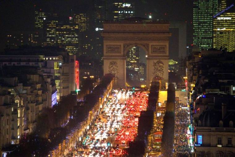 FRANCE: RTE JUGE LA NEUTRALITÉ CARBONE EN 2050 POSSIBLE À UN COÛT "MAÎTRISABLE"
