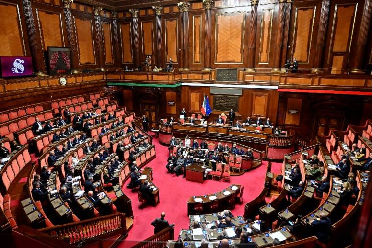 La Première ministre italienne Giorgia Meloni s'exprime à la chambre haute du Parlement à Rome, le 23 novembre 2023. ( AFP / FILIPPO MONTEFORTE )