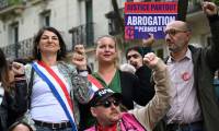Aurélie Trouvé, députée LFI de Seine-Saint-Denis (G), et Mathilde Panot, présidente du groupe LFI à l'Assemblée nationale (C), participent à la manifestation parisienne "contre les violences policières", le 23 septembre 2023 ( AFP / Bertrand GUAY )