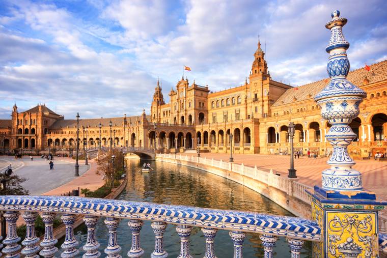 Prenez le temps de découvrir la capitale de l'Andalousie. Crédit photo : Adobe Stock