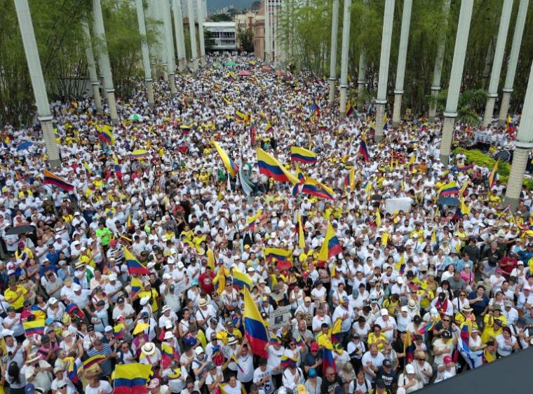 Manifestation contre le président colombien Gustavo Petro le 21 avril 2024 à Medellin ( AFP / JAIME SALDARRIAGA )