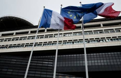 Le gouvernement français a acté jeudi par décret dix milliards d'euros d'économies dans le budget 2024 voté avant Noël ( AFP / JOEL SAGET )