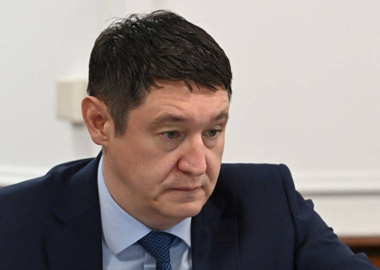 Le ministre kazakh de l'Énergie, Almasadam Satkaliyev, assiste à une réunion gouvernementale à Astana
