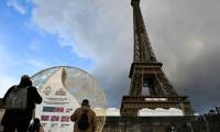 Compte à rebours à 100 jours des Jeux Olympiques de Paris 2024 devant la Tour Eiffel, le 16 avril 2024 à Paris ( AFP / Stefano RELLANDINI )