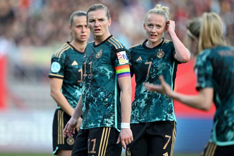 Alexandra Popp veut porter les couleurs de l’arc-en-ciel pendant la Coupe du monde